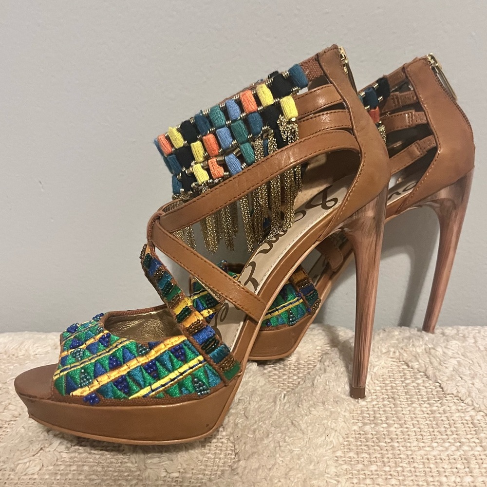 Ladies Sam Edelman Multi Colored Sandal w/chains. Size 8